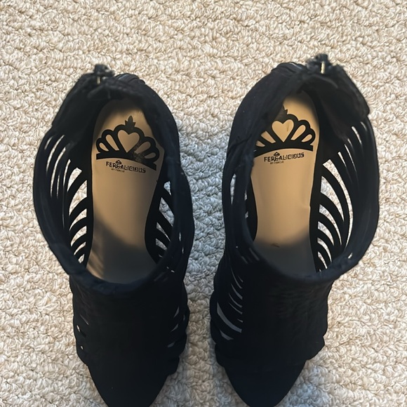 Fergalicious Black woven heels size 7M - Picture 6 of 6